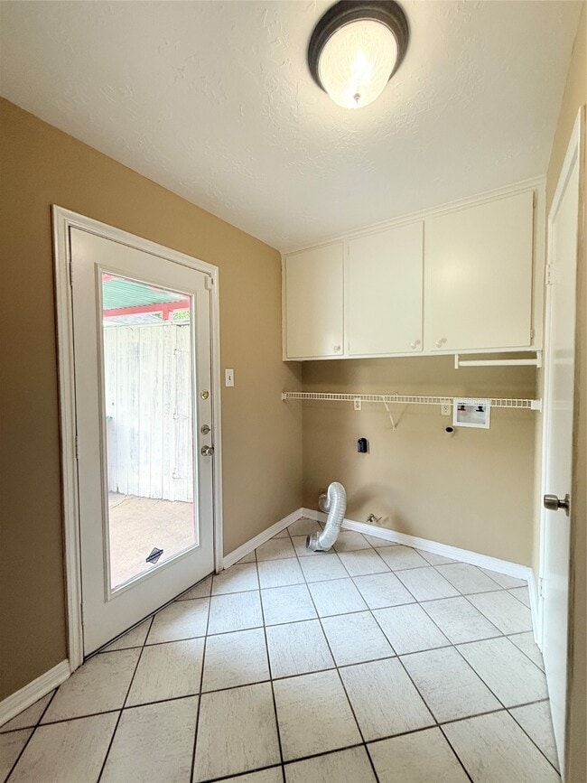 Building Photo - 9231 Stroud Dr