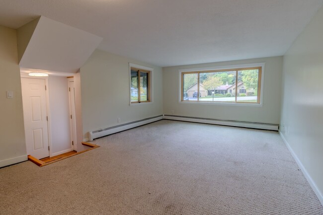 Building Photo - Live Large – Gorgeous Home with 4 Beds, 3 ...