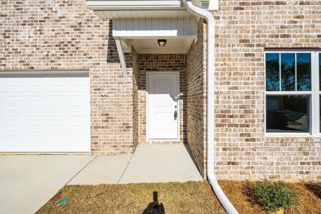Building Photo - Newly Renovated Home in Brookwood!