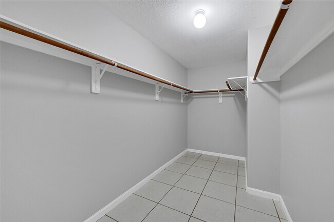 Building Photo - 7818 Black Gap Dr