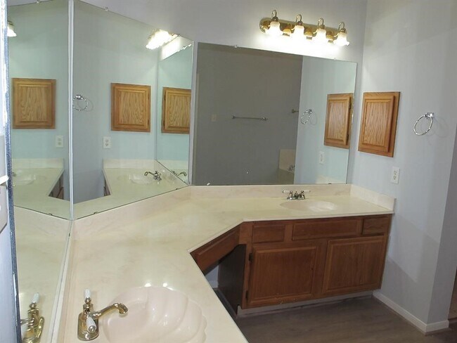Building Photo - 8819 Diamond Lake Ln
