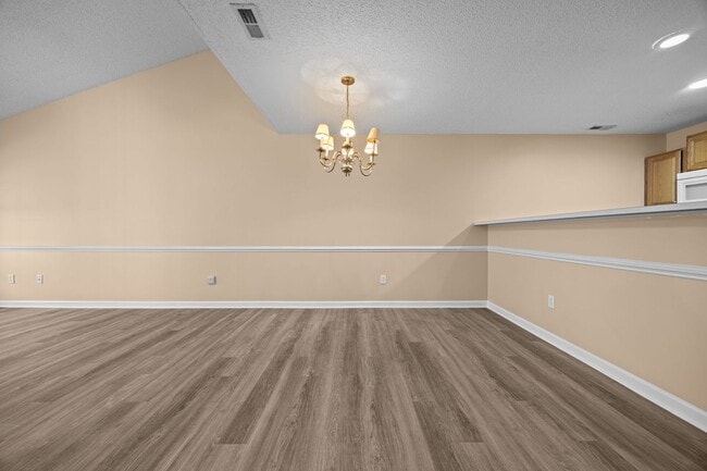 Building Photo - Charming Duplex in Dunn