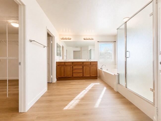 Building Photo - Beautifully Updated 5 Bedroom House with 3 Car Garage For Rent