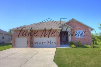 Building Photo - The Home You’ve Been Waiting For- 4 Bedrooms, 3-Car Garage, Great Location