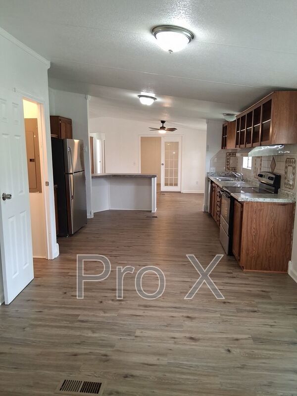 Building Photo - 910 Sands Rd