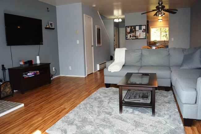 Building Photo - Updated Two Bedroom Condo with Views of th...