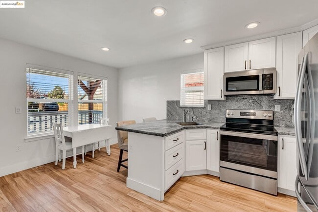 Building Photo - 507 Maple St