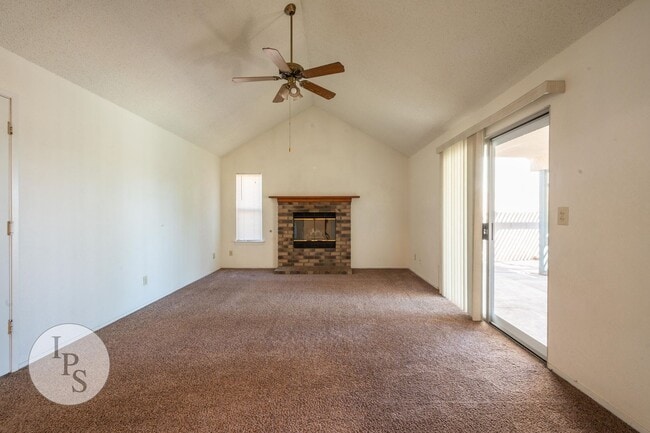 Building Photo - N.E. Fresno Home, 3BR/2BA, Blt 1988, POOL + Living & Family Rooms - Lots of Amenities!