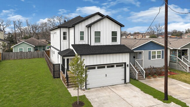 Building Photo - 3513 Omega St