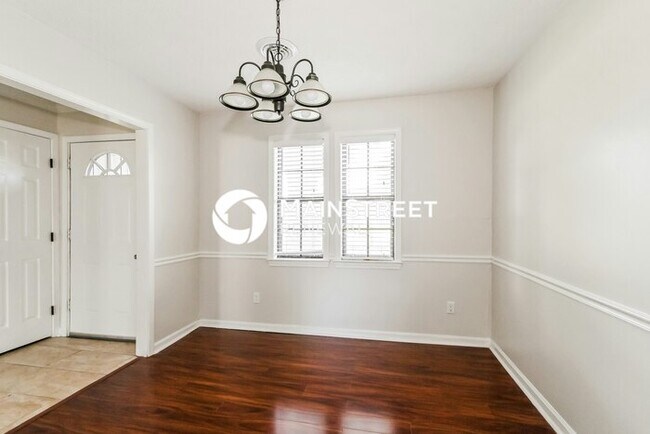 Building Photo - 3 Bedroom Pet-Friendly Home in MEMPHIS, TN with Main Street Renewal
