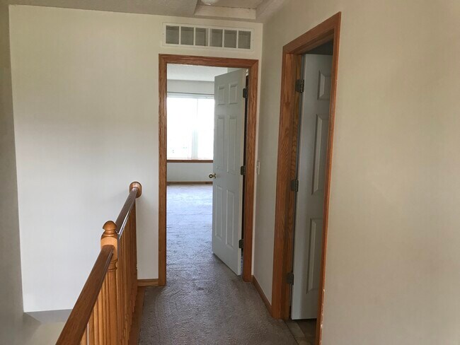 Building Photo - 676 Cobblestone Way