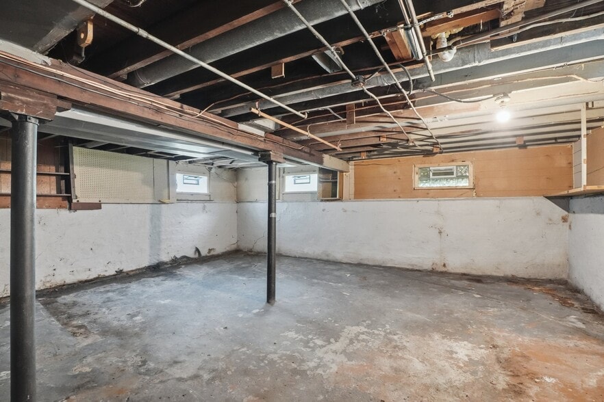 Building Photo - 107 Ullman St
