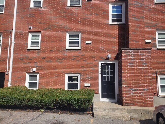 Building Photo - 433 Sea St