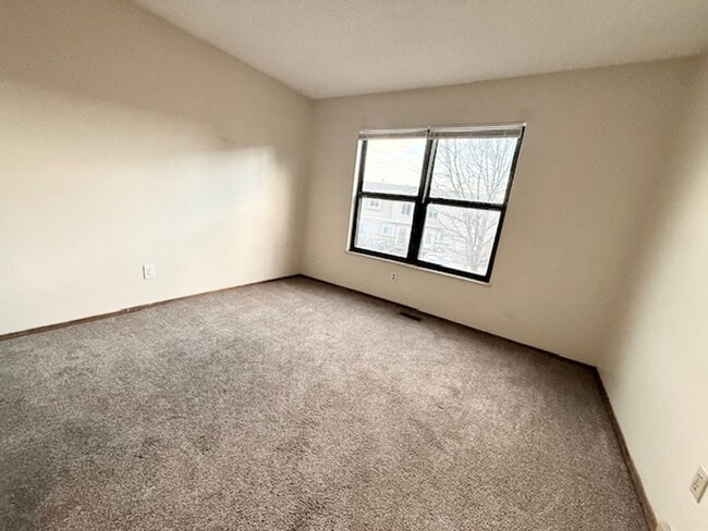 Building Photo - Beautiful West Side 2 Bedroom Condo w/ Views!!