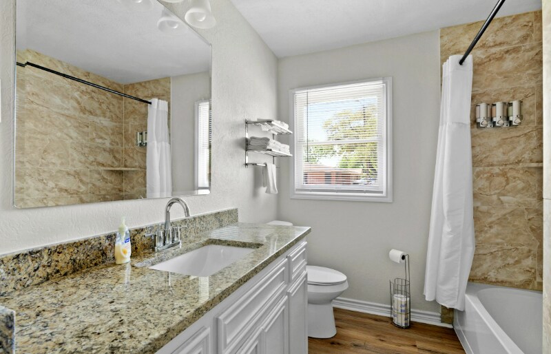 Building Photo - 1414 Casa Linda Dr
