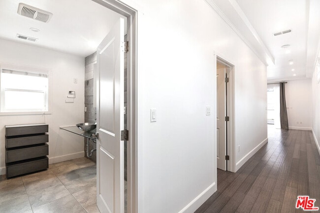 Building Photo - 616 N Formosa Ave