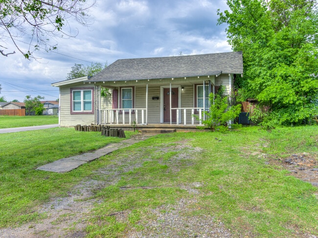 Primary Photo - 1320 S Jensen Ave