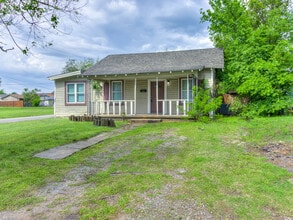 Building Photo - 1320 S Jensen Ave