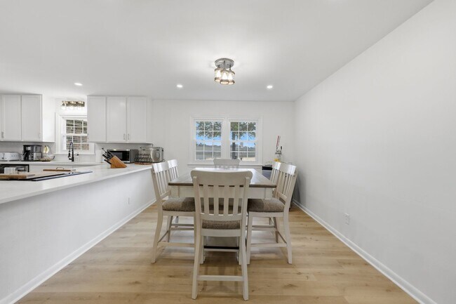Building Photo - Stunning 4-Bedroom Waterfront Retreat with Modern Upgrades & Lake Living.
