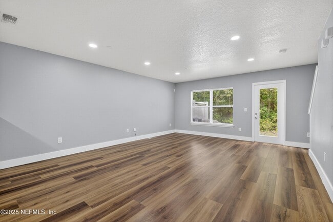 Building Photo - 834 Black Cherry Dr S