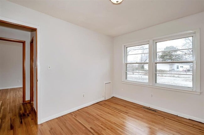 Building Photo - 415 Hillcrest Ave