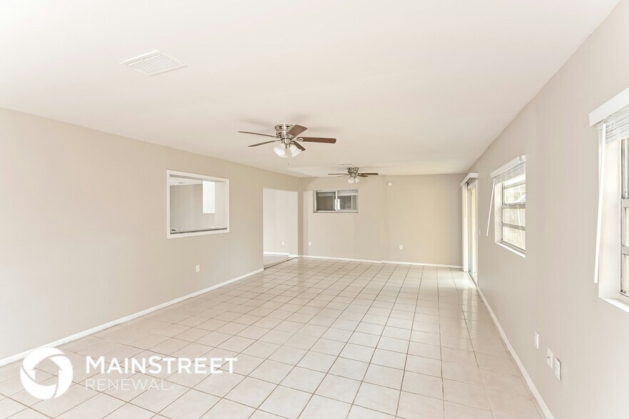 Building Photo - 2549 Brampton Ct