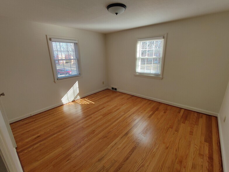 Building Photo - 76 Mercury Ct