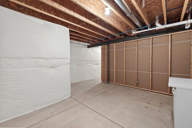 Building Photo - Immaculate & Stunning 4BD Ranch Style in C...