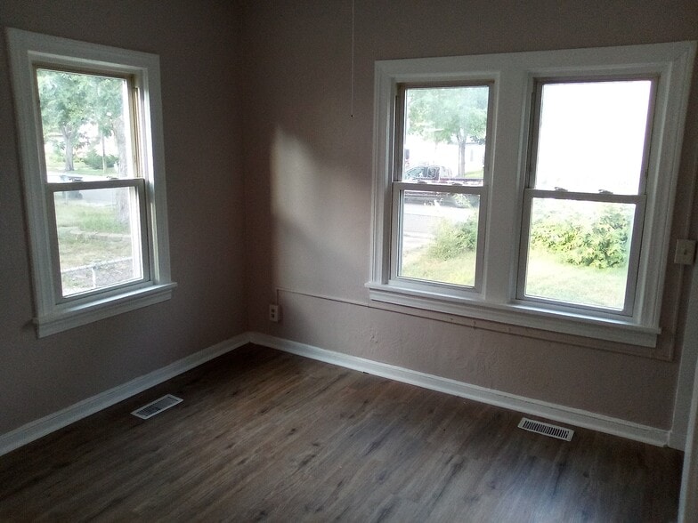 Living room - 4401 Irving Ave N