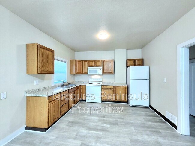 Building Photo - 2305 6th St