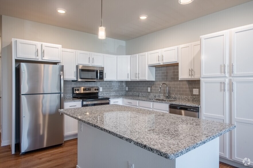 Primary Photo - Summer Ridge