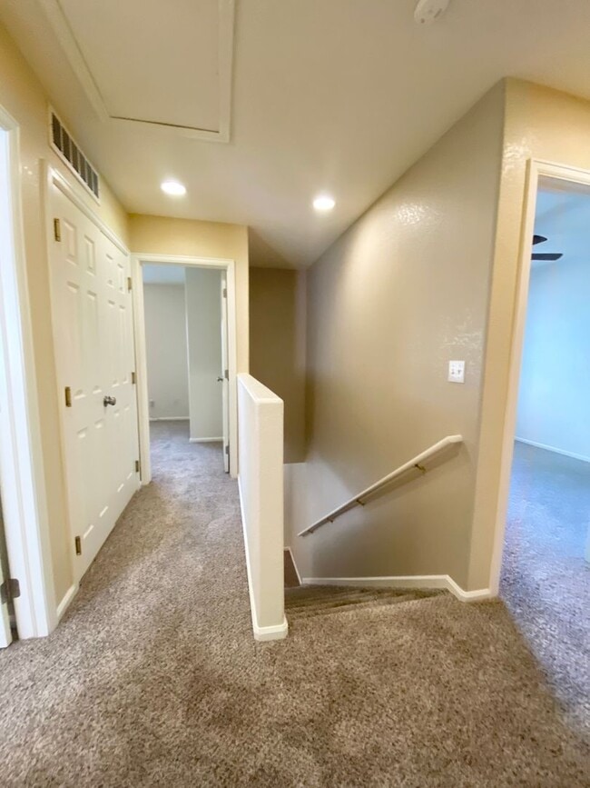 Building Photo - Beautiful South Lakewood Home with Updates, Space & Convenience! Available 8/10/2026