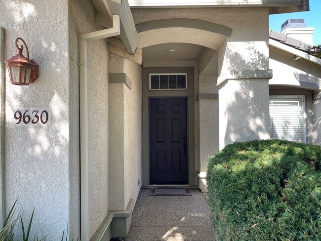 Building Photo - Charming single story home located on the ...