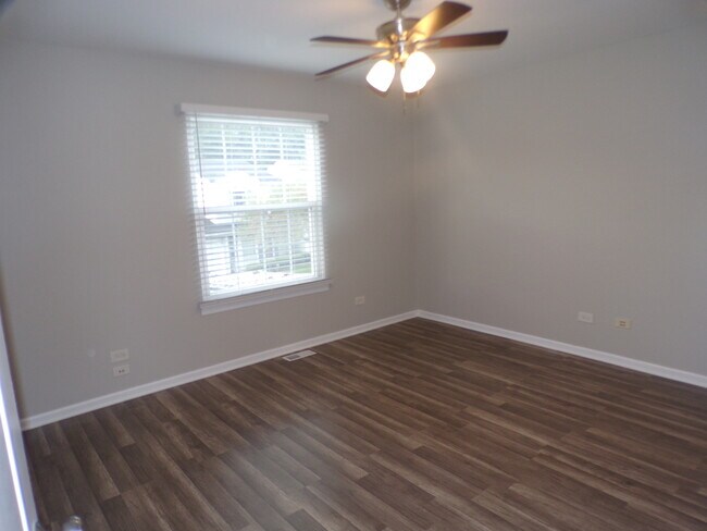 Building Photo - 558 Nantucket Way