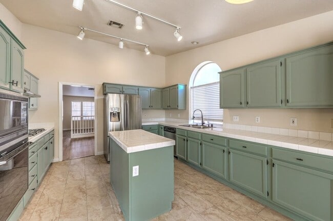 Building Photo - Stunning 4-Bedroom, 2-Bath Single-Family Home in Las Vegas