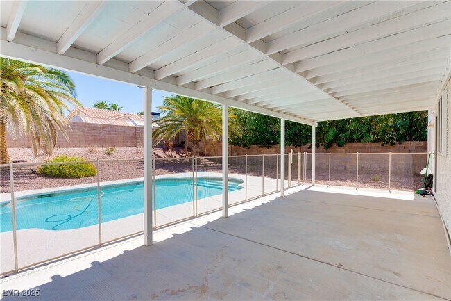 Building Photo - 20 Fantasia Ln
