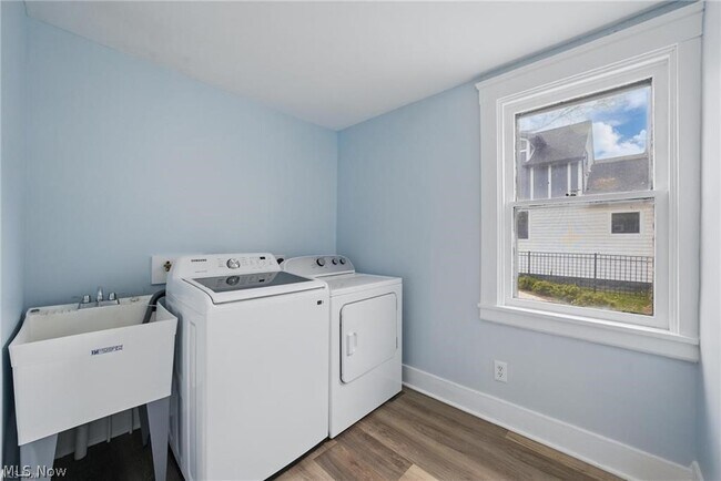 Building Photo - 2471 Tremont Ave