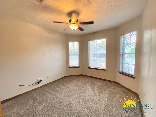 Building Photo - Great 3 Bedroom Home in Fort Walton Beach!