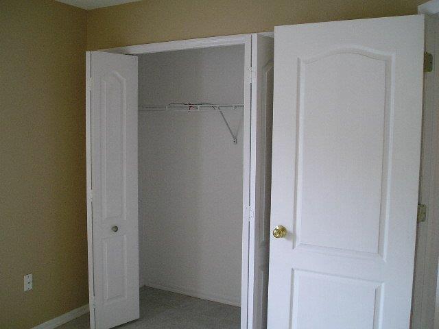 Building Photo - 3-Bed, 2-Bath, 2- Car Garage in Valrico