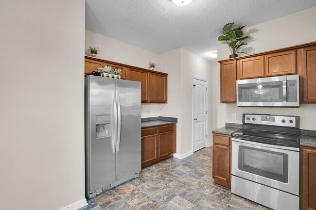 Building Photo - Like New Home for Rent in Hinesville!