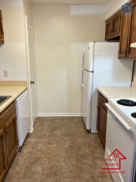 Building Photo - 419 Oriole Dr