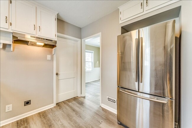 Building Photo - Adorable 2 Bed Riverside Home – Updated & Ready Now!