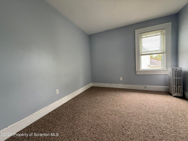 Building Photo - 627 Sherwood Ave