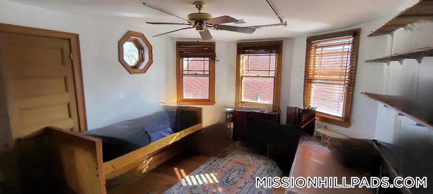 Building Photo - 67 Hillside St