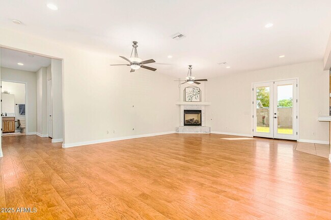Building Photo - 4213 E Edgemont Ave