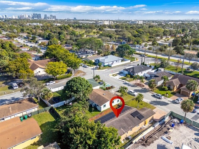 Building Photo - 2921 NW 6th Ct