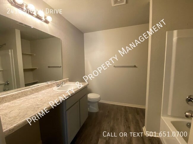 Building Photo - 2412 Vivian Dr