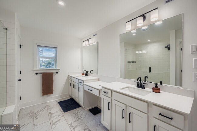 Building Photo - 568 Avondale Pk Cir