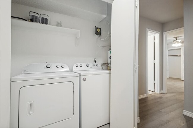 Building Photo - 945 Ramblewood Dr