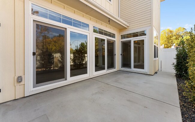 Building Photo - Beautiful 3 Bed 3 Bath home in the Heart of Eagle